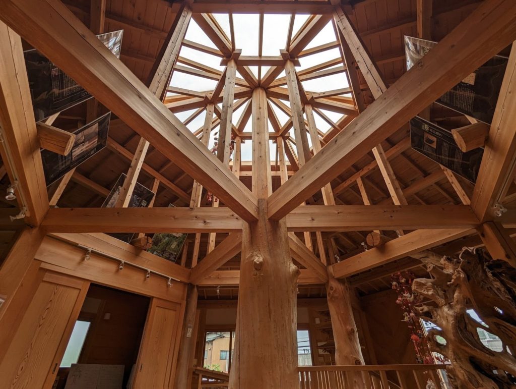 五感で学ぶSDGs！ 町の材木屋が作った究極の学び舎「木力館」